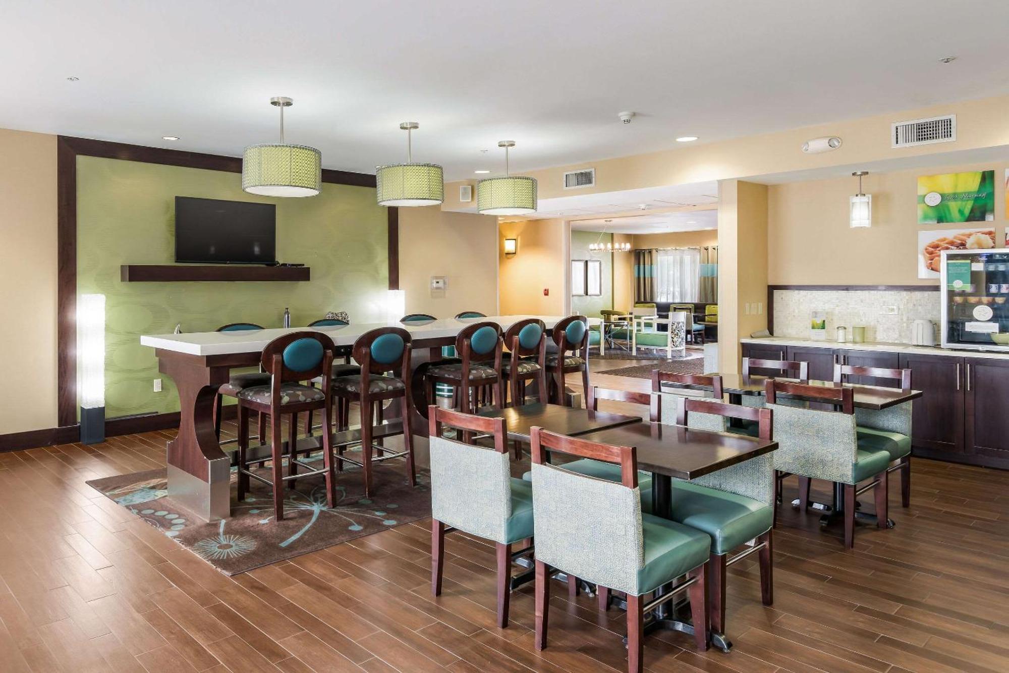 Quality Inn & Suites Quincy - Downtown Екстериор снимка