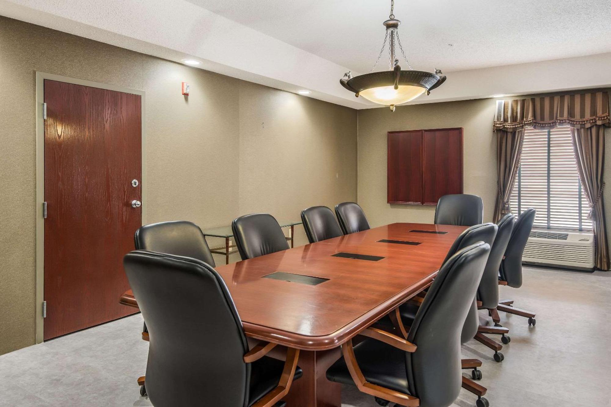 Quality Inn & Suites Quincy - Downtown Екстериор снимка