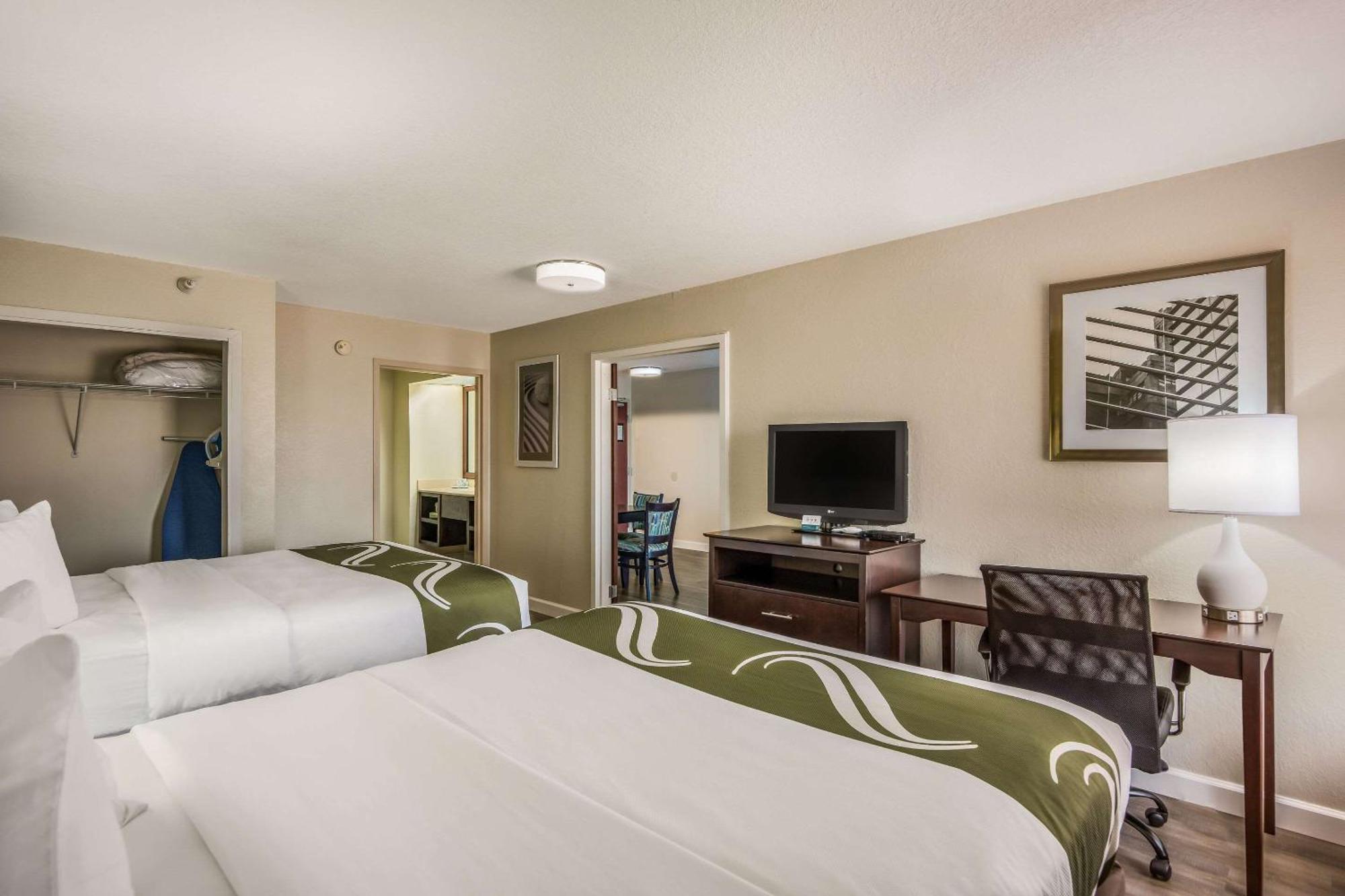 Quality Inn & Suites Quincy - Downtown Екстериор снимка