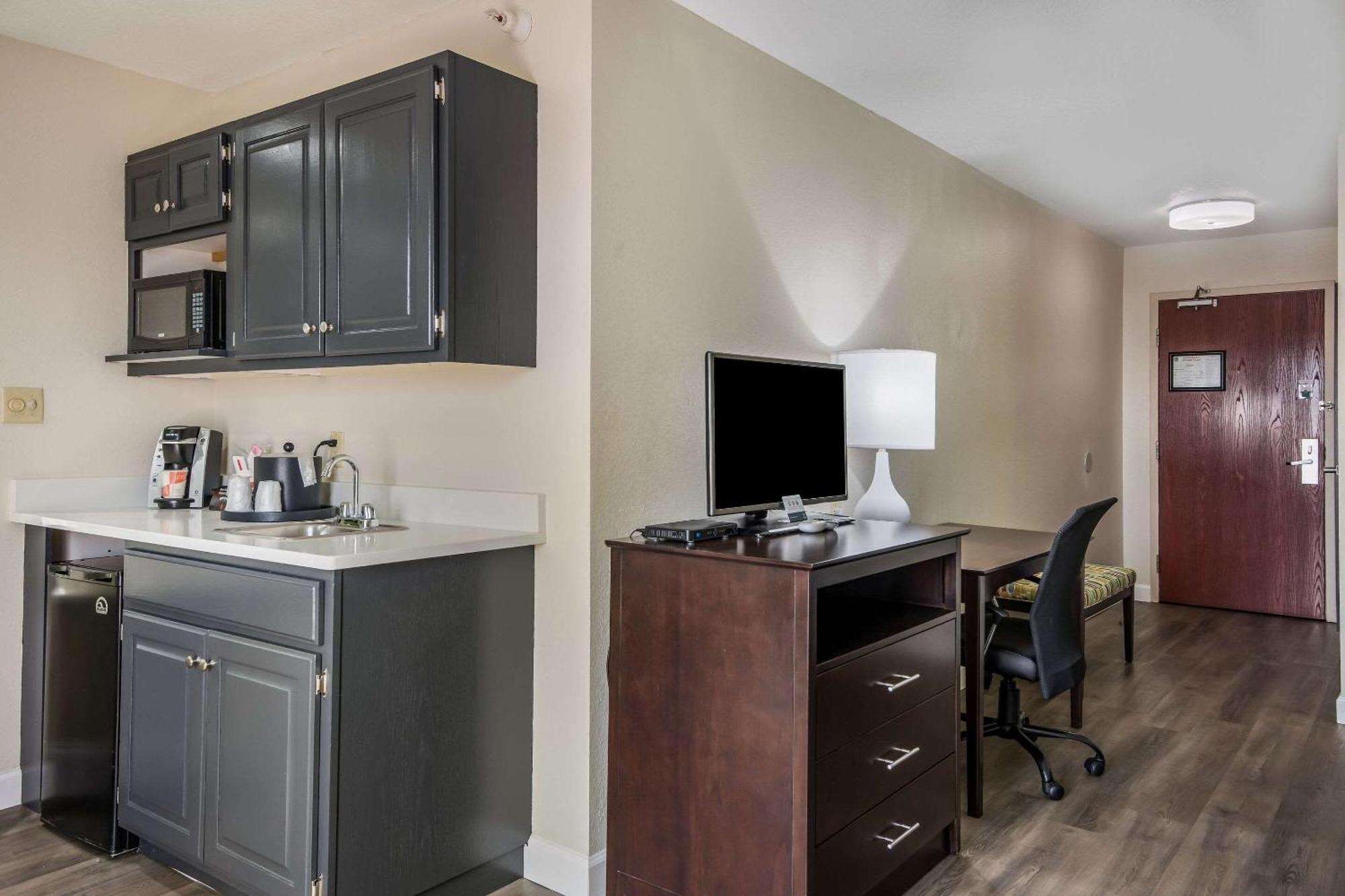 Quality Inn & Suites Quincy - Downtown Екстериор снимка