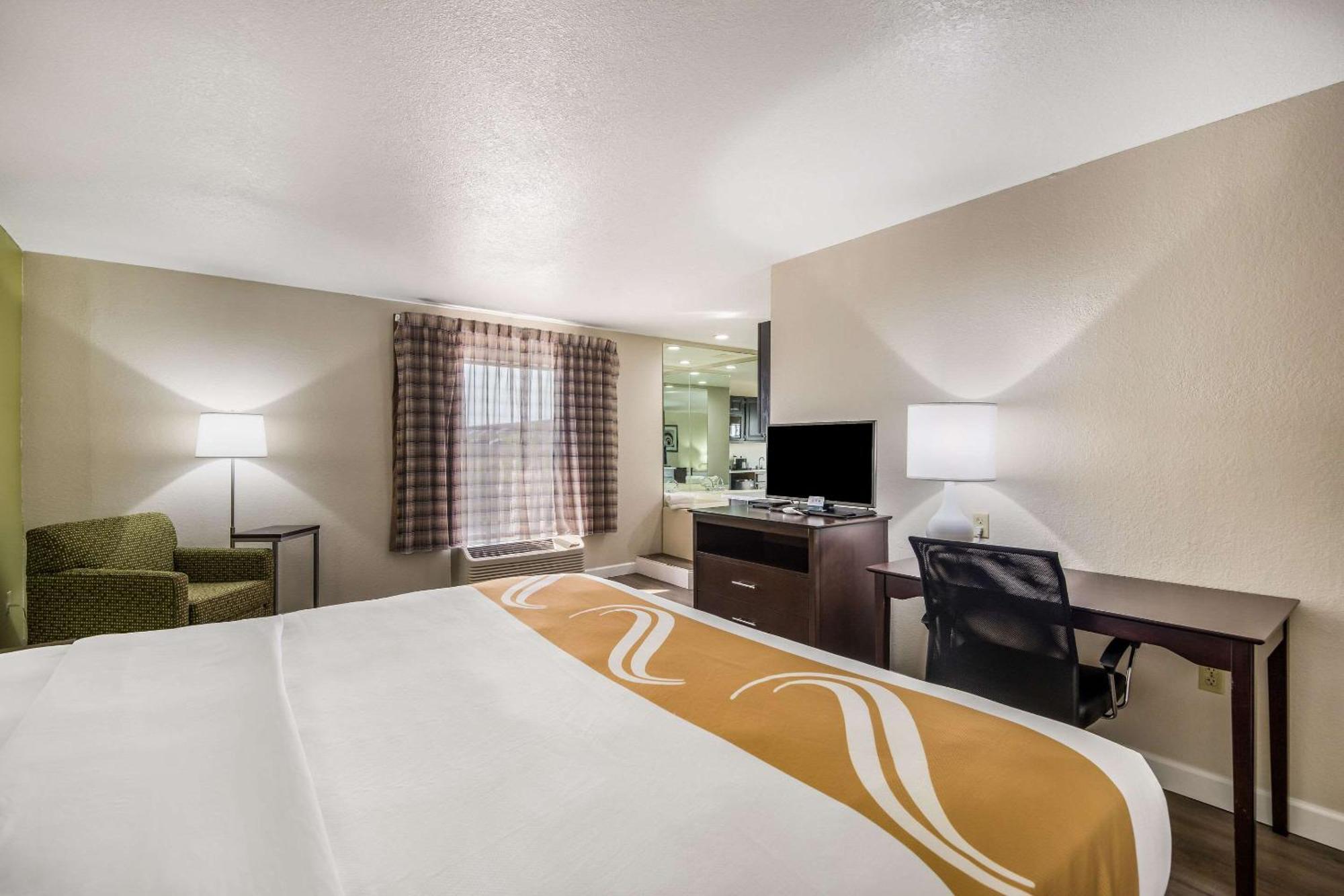 Quality Inn & Suites Quincy - Downtown Екстериор снимка