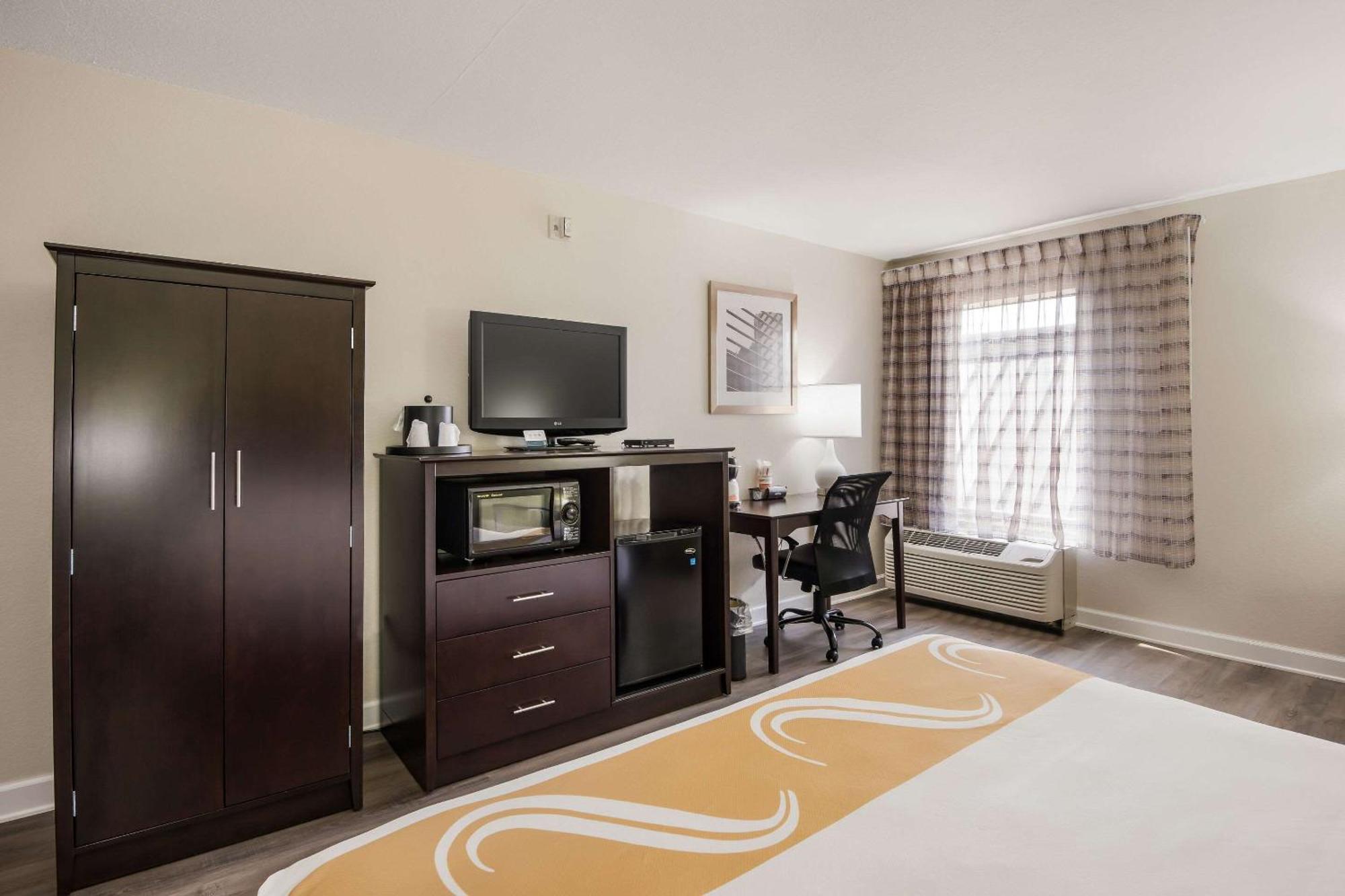 Quality Inn & Suites Quincy - Downtown Екстериор снимка