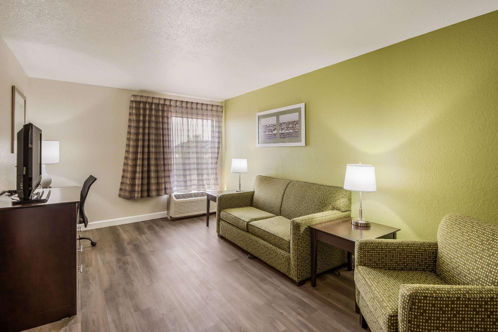 Quality Inn & Suites Quincy - Downtown Екстериор снимка