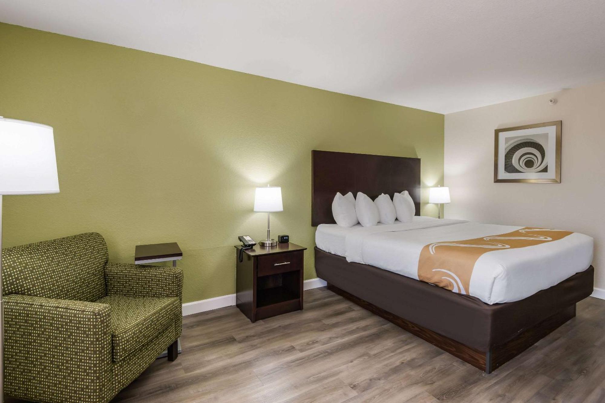 Quality Inn & Suites Quincy - Downtown Екстериор снимка