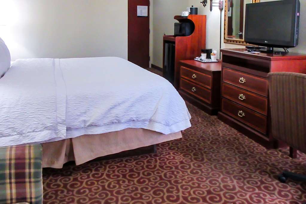Quality Inn & Suites Quincy - Downtown Стая снимка