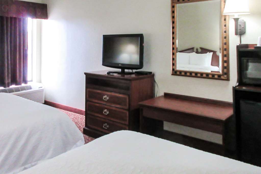 Quality Inn & Suites Quincy - Downtown Стая снимка
